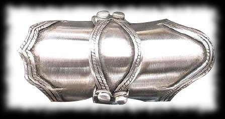 Knuckle Ring Vampire Halloween Costume Idea